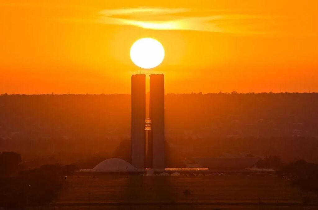 O Instituto Nacional de Meteorologia (Inmet) anuncia um novo recorde anual de temperatura em todas as estações do Distrito Federal