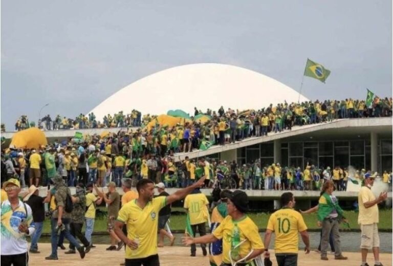 PL de Mourão para anistiar envolvidos no 8 de janeiro é aprovado por 51%