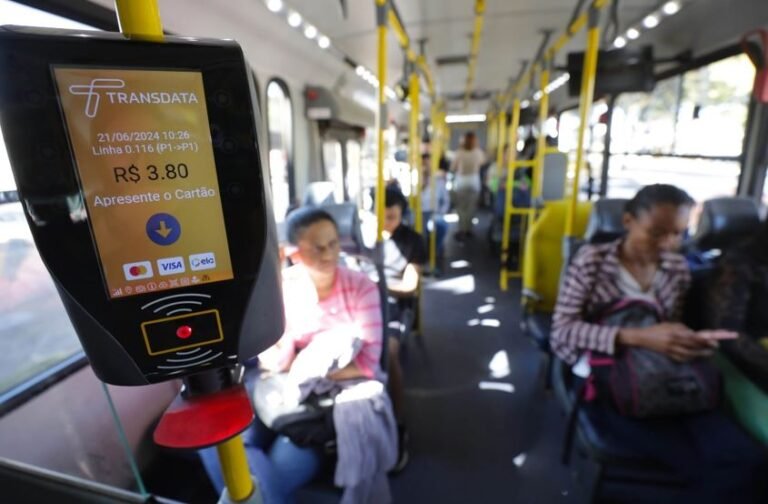 Mais de mil ônibus do DF já aceitam cartões de crédito e débito como forma de pagamento