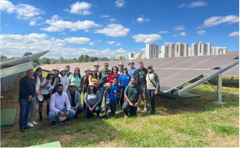 Estudantes visitam usina fotovoltaica no Parque Ecológico de Águas Claras