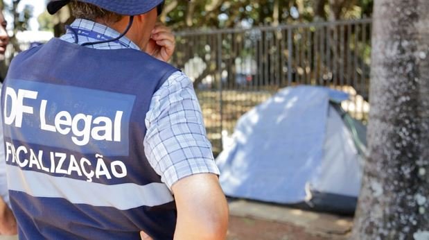 Equipes do GDF atendem 14 pessoas em situação de rua no Plano Piloto