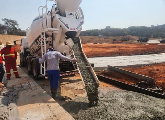 Obras do corredor para ônibus da Rodoviária da Asa Sul não param em dia de ponto facultativo