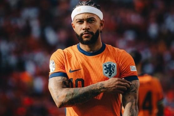 Memphis Depay assina contrato com o Corinthians até 2026