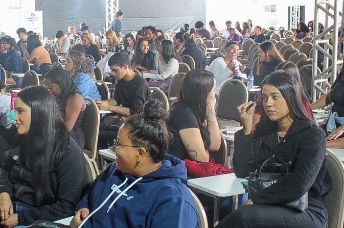 Alunos de Ceilândia participam de curso gratuito preparatório para o Enem