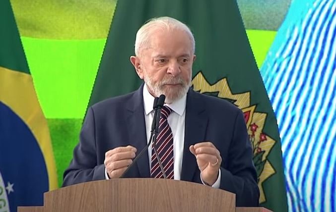 Lula sinaliza que Brasil será contra ingresso da Venezuela no Brics