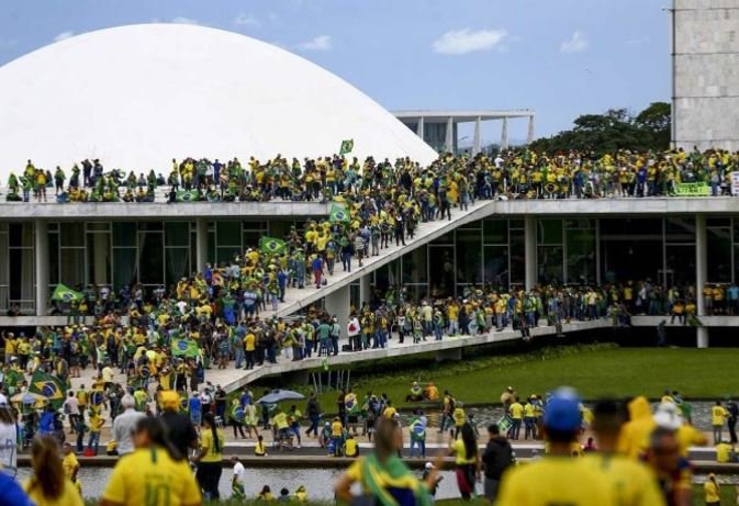 CCJ: deputados pedem vista e PL da Anistia só deve ser votado na próxima semana