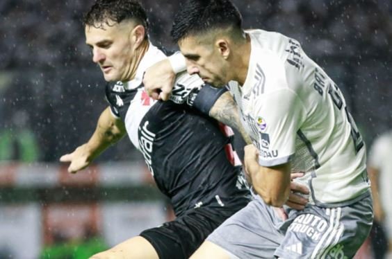 A pedido de Ramón Diaz, Corinthians tenta tirar Vegetti do Vasco