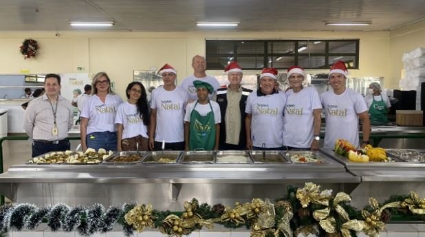 Restaurante Comunitário da QNR tem cardápio especial, brincadeiras, música e vacinação