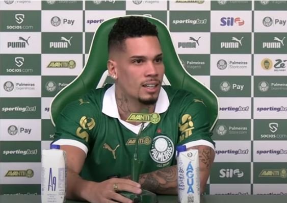 Paulinho é apresentado no Palmeiras, mas sem previsão de estreia