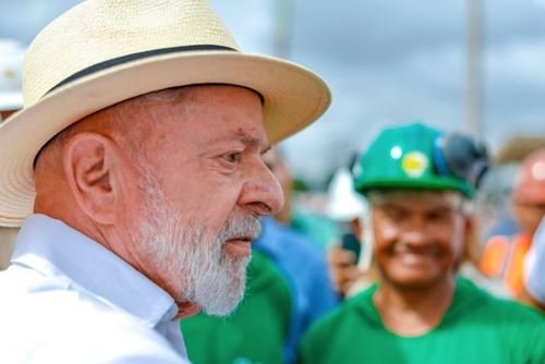 Lula critica alta de combustíveis: “Povo assaltado pelo intermediário”