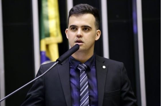 Deputado do PL quer acabar com pensão alimentícia socioafetiva, entenda os casos afetados