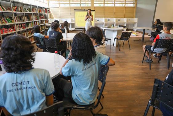 Projeto transforma escola pública em referência no enfrentamento à depressão entre jovens