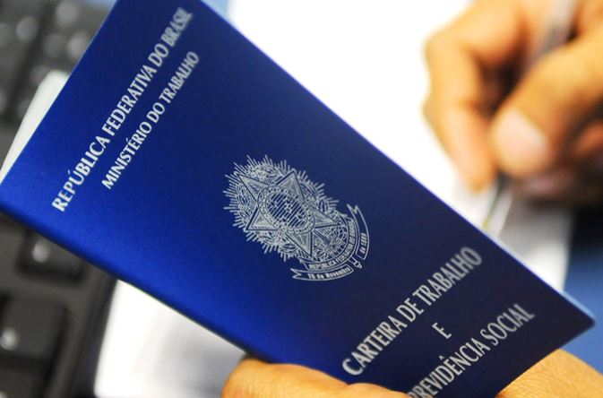 Agências do trabalhador oferece mais de 740 vagas de emprego nesta segunda (12)