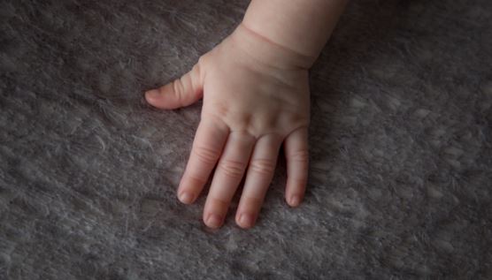 GO: Bebê de 2 anos morre após se afogar em piscina residencial