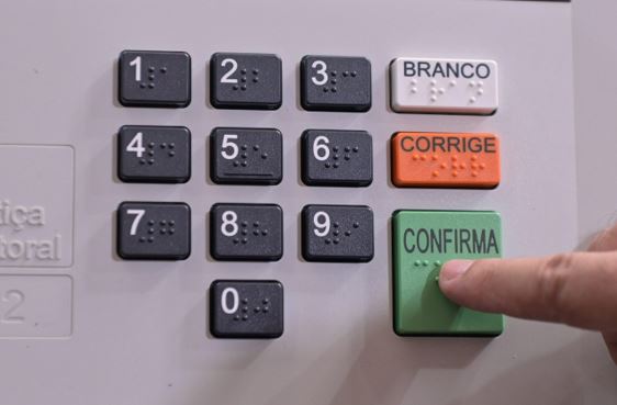 Partidos já começam a testar nomes para as eleições de 2026
