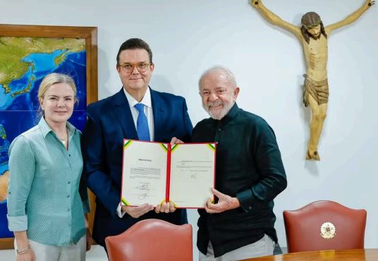 Novo ministro da Previdência recebe de Lula missão de criar mecanismos contra fraudes em aposentadorias e pensões do INSS