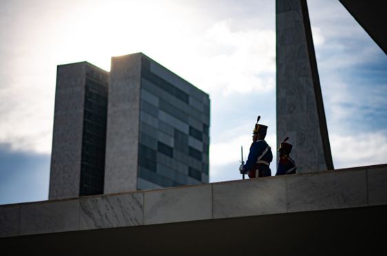 Liberação de emendas chega a R$ 1,7 bi em dia de crise com Congresso