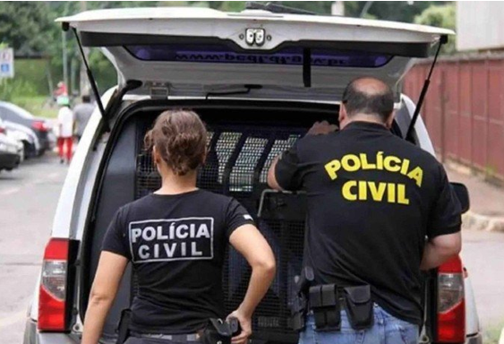 Homem pede reconciliação em palco e mata mulher após show