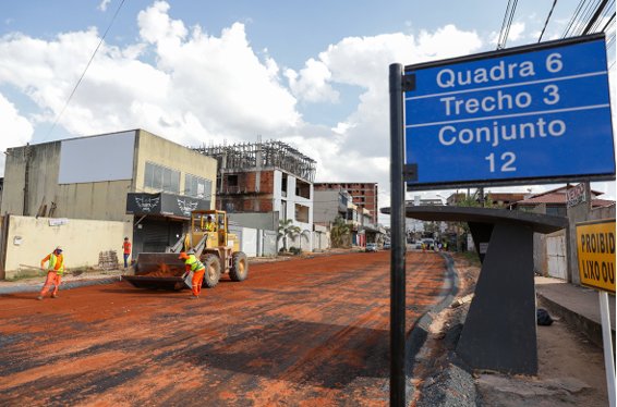 Com drenagem pronta, GDF inicia pavimentação da Avenida da Misericórdia, em Vicente Pires