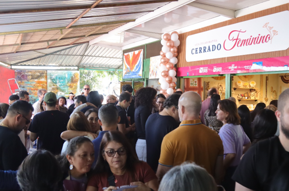Mulheres artesãs ganham vitrine na Feira da Torre com loja colaborativa