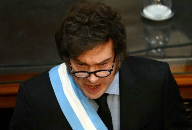 Presidente argentino veta ajuda a cidade devastada por inundações
