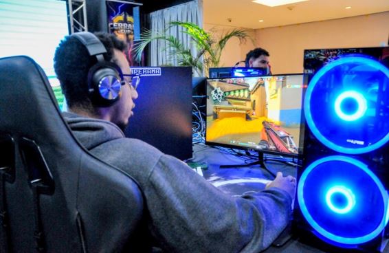 Circuito itinerante de e-sports reúne jogadores de todas as idades em Taguatinga