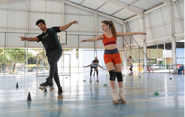 Parceria entre GDF e escola de patinação artística leva esporte à comunidade do Cruzeiro