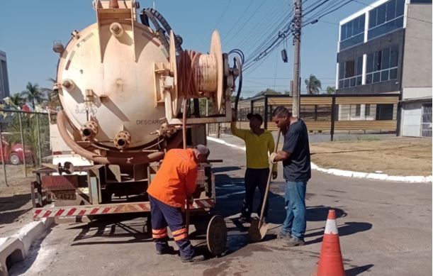 Ceilândia recebe ação de desobstrução e limpeza de bocas de lobo