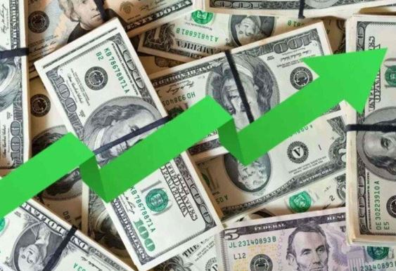 Dólar à vista cai e fecha a R$ 5,5581com negociação sobre tarifas no radar