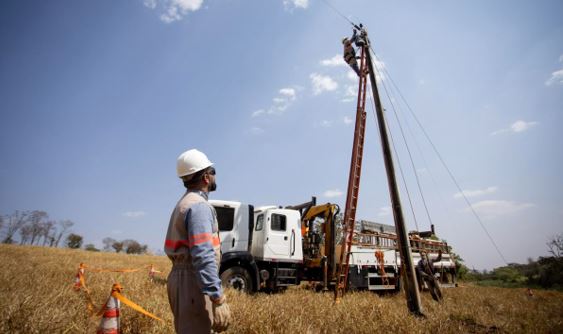 Desligamentos programados aceleram recuperação da rede elétrica em Goiás
