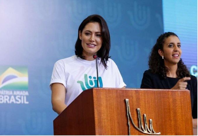 Michelle Bolsonaro pede que Lula "baixe as armas" diante de tarifas de Trump
