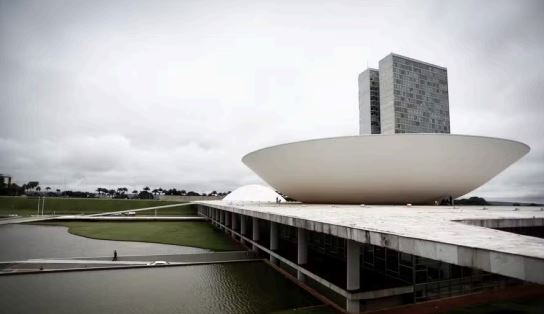 Líderes do Congresso afirmam que conciliação no STF deve passar por corte de gastos tributários e veem volta do IOF como ' muito difícil'
