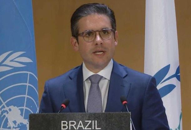 Hugo Motta defende reação firme a barreiras comerciais contra o Brasil