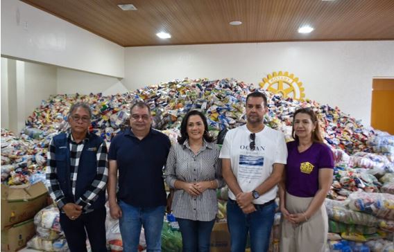 Governo entrega mais de 120 toneladas de alimentos arrecadados durante a troca de ingressos para os shows da Expoacre e beneficia 50 instituições sociais