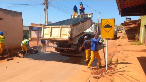 Avenida Comercial do Morro da Cruz, em São Sebastião, ganha quebra-molas e sinalização