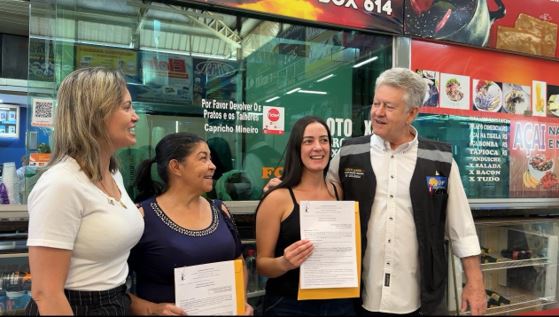 Mais de cem feirantes do Shopping Popular de Ceilândia recebem termos de permissão