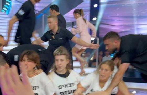 Grupo invade transmissão do Big Brother Israel para pedir fim dos ataques em Gaza
