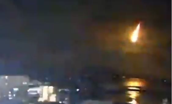 Bola de fogo cruza o céu do Japão e surpreende moradores
