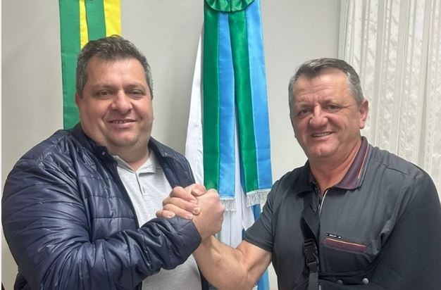 Justiça decide cassar diplomas de prefeito e vice em SC por compra de votos com cestas básicas a indígenas