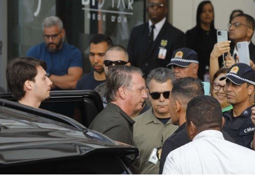 Bolsonaro não tem previsão de alta, diz deputado