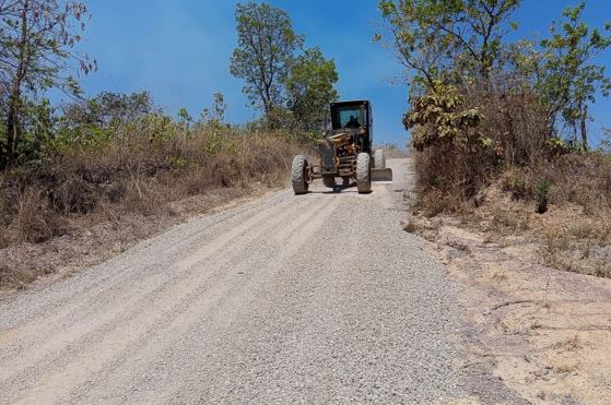 GDF garante acesso seguro à Escola Classe Catingueiro com nivelamento de estrada rural na Fercal