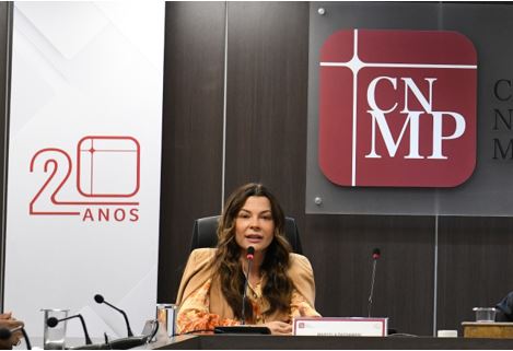 Cartão Vermelho para o Racismo: acordo propõe ações de letramento racial no país