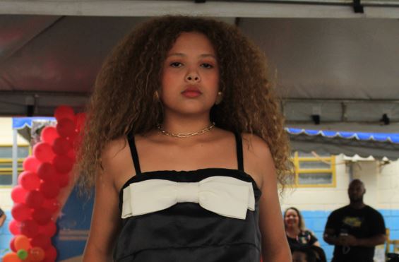 Desfile Kids reforça laços familiares e promove autoestima na Estrutural