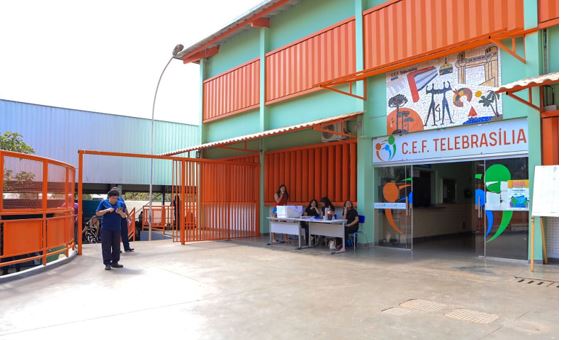 Mais de 80% da comunidade escolar aprova adesão do CEF Telebrasília ao programa de escolas cívico-militares
