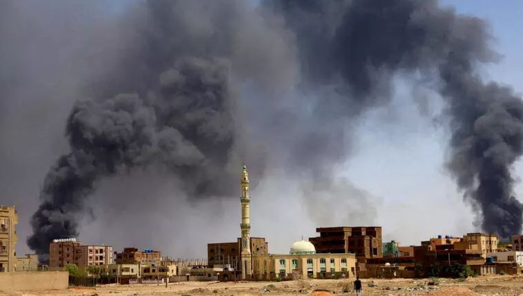 Massacre em hospital do Sudão deixa mais de 450 mortos, diz OMS