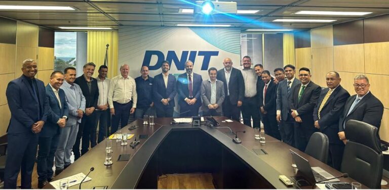 COM APOIO DE PÁBIO MOSSORÓ E DR