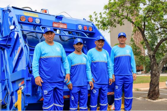 Novembro Azul: Caminhões de coleta de lixo rodam Brasília com mensagens de conscientização