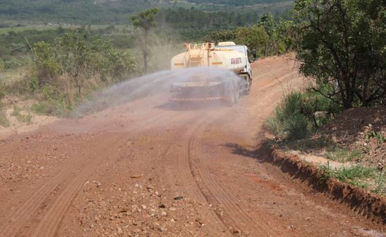 Ações de manutenção recuperam principais estradas rurais de Água Quente