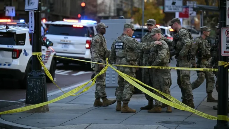 Dois-miliares-sao-mortos-em-tiroteio-na-Casa-Branca-EUA