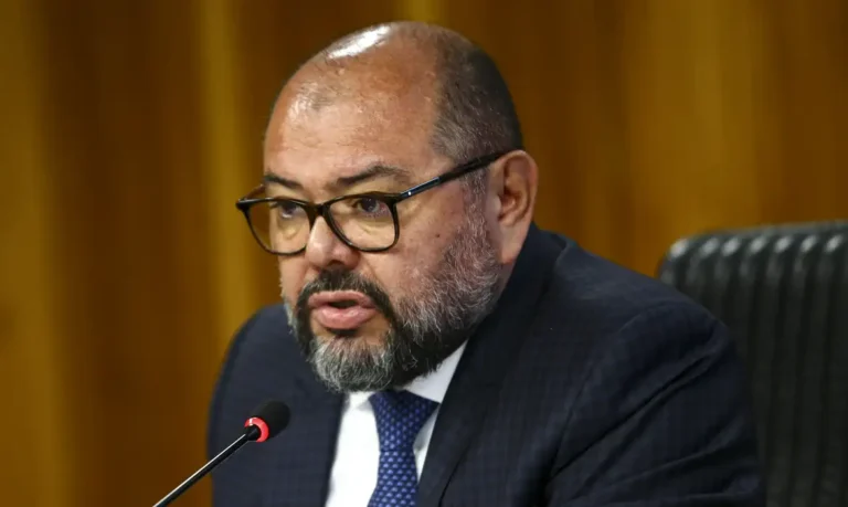 min-trabalho-caged_mcamgo_abr_261020221818-3